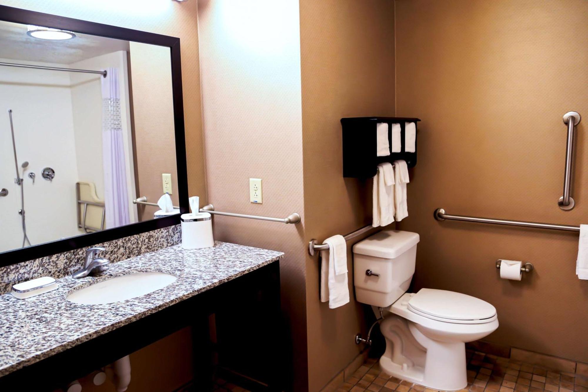 Hampton Inn Lewiston-Auburn Экстерьер фото