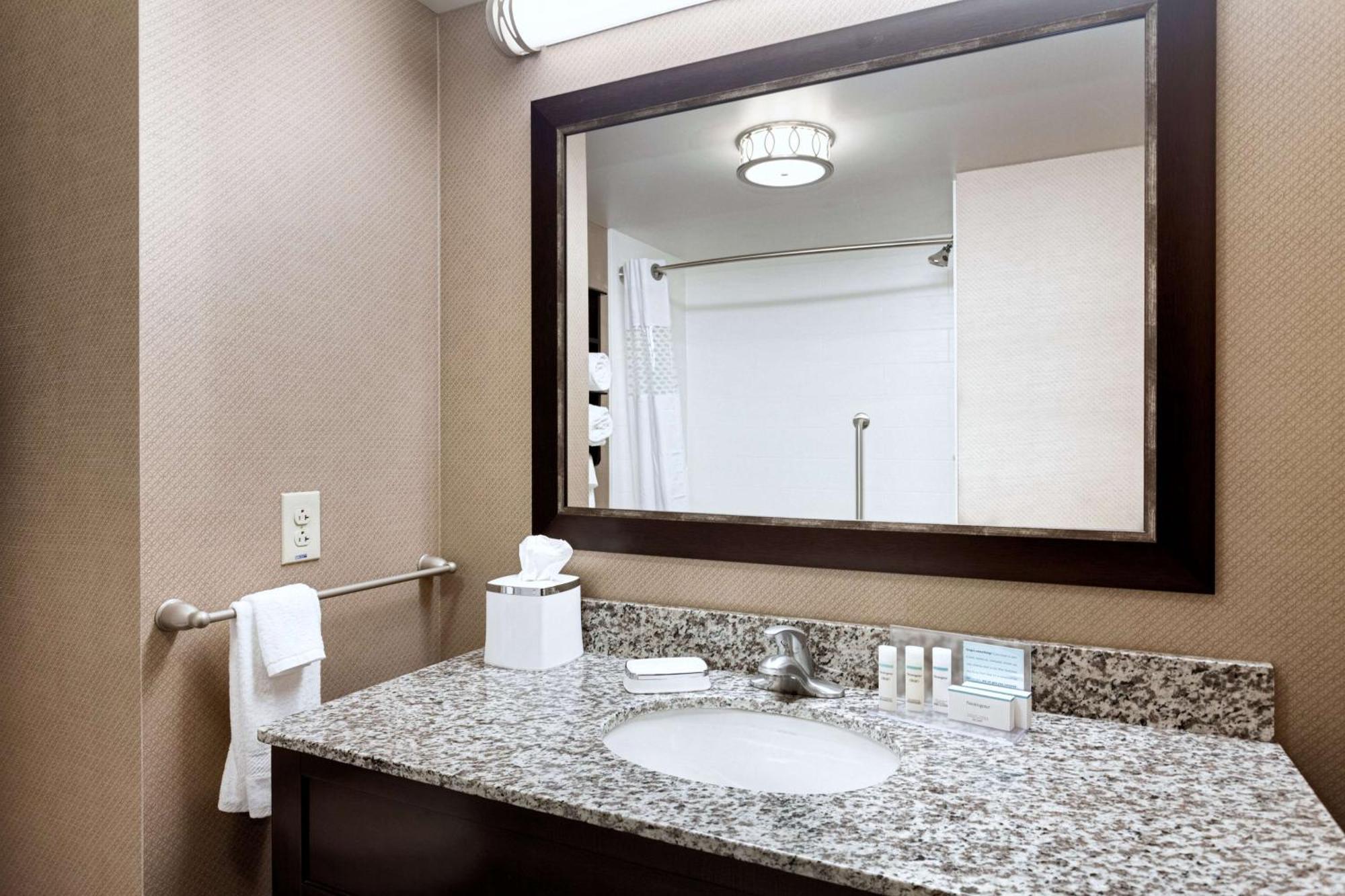 Hampton Inn Lewiston-Auburn Экстерьер фото
